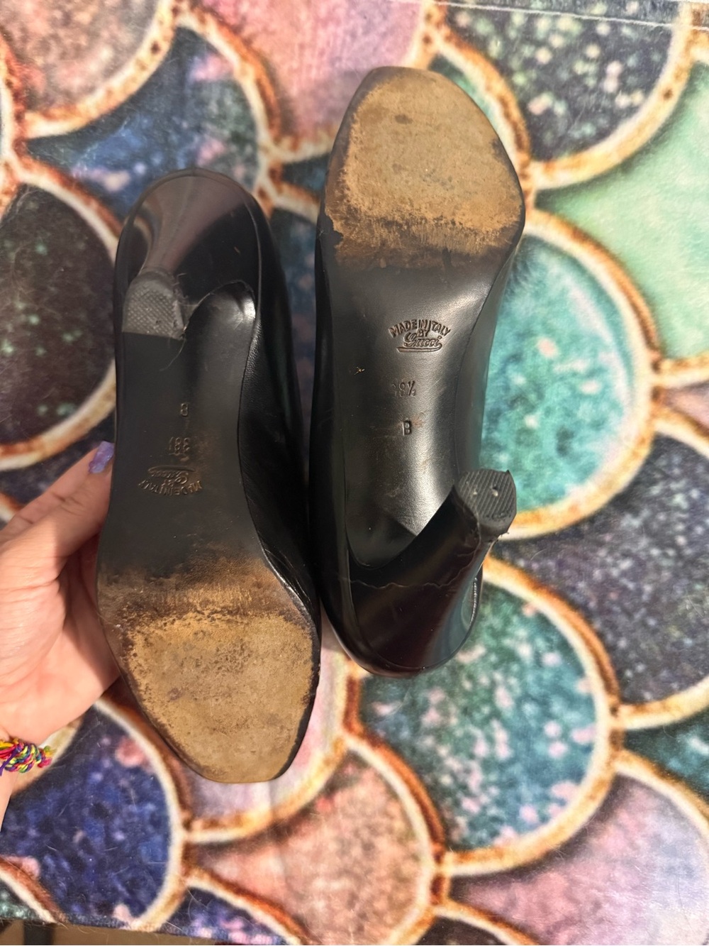 Gucci Vintage Classic Black Leather Women’s Pumps with Gold Accent Made in Italy - Picture 6 of 10